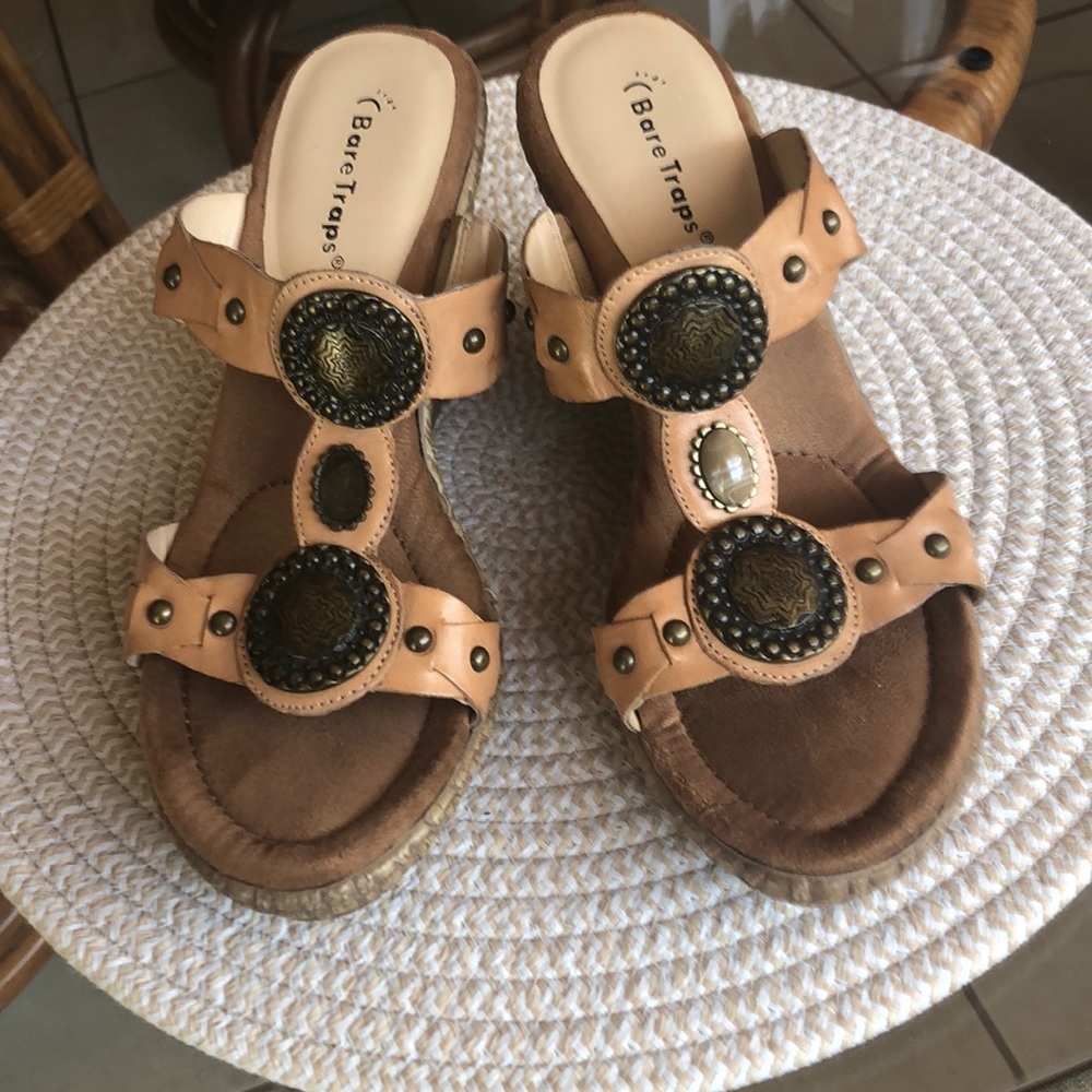 Bear traps Leather sandals
